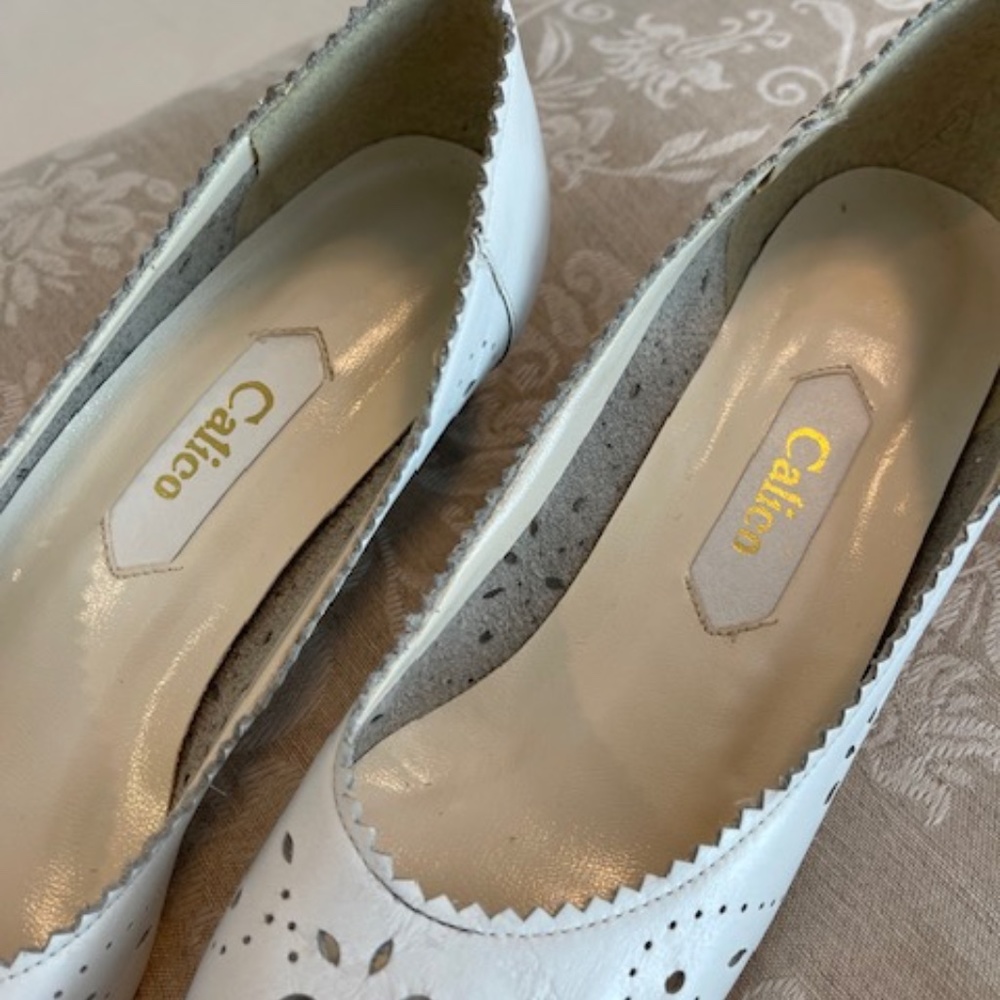 White Calico Heels 8M - Picture 2 of 6